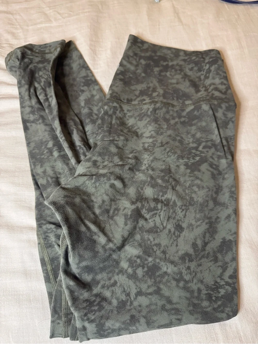 lululemon athletica green camo tie dye print align 25 inseam leggings pant Olive